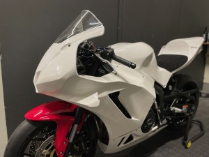 honda cbr 600 24 fairings on bikeI